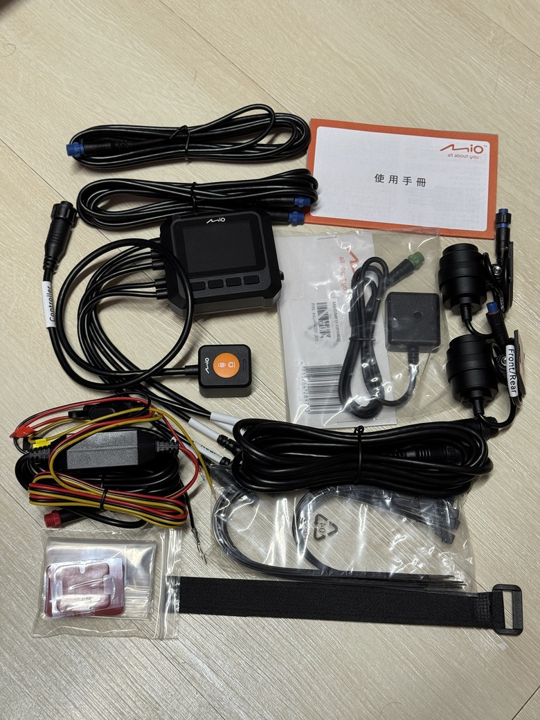 Mio M801機車行車紀錄器 微開箱 (補上安裝位置及白天&夜間測試影片)