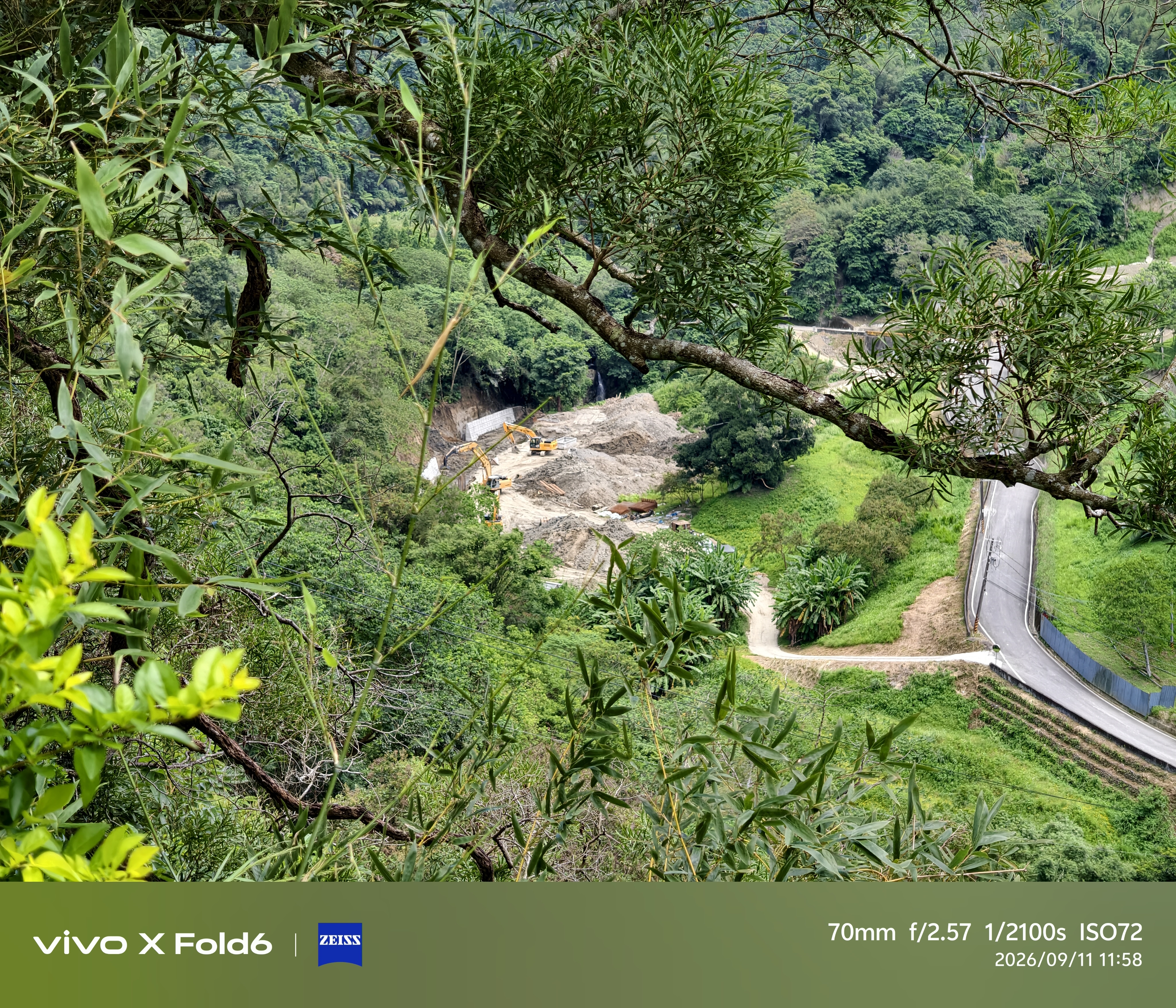 摺疊機拍照不再將就!Vivo X Fold 6+蔡司 2.35x 長焦增距鏡,新竹綠世界生態農場實拍