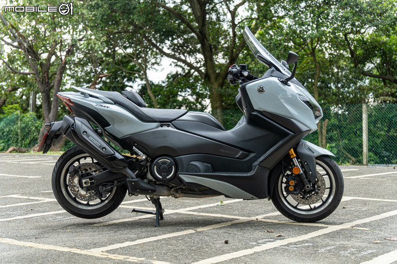 YAMAHA TMAX 560 TECH MAX 試駕｜羊皇無須多言，無可取代的王者