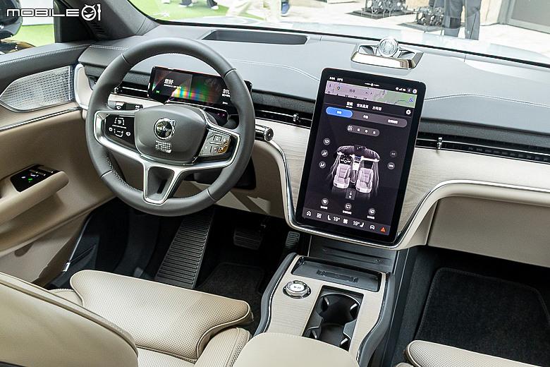 【採訪】Volvo EX90 295 萬元起上市,首月入主 Plus 車型享 3 萬元升級雙前座冷熱通風座椅!