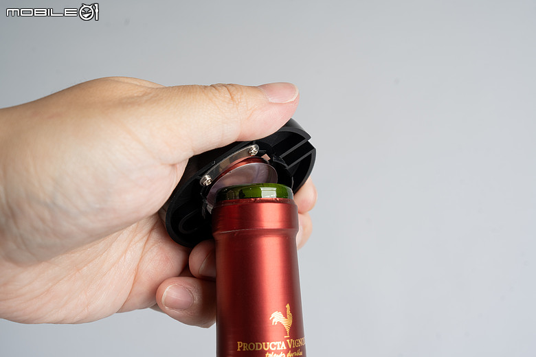 小米米家電動紅酒開瓶器值得買嗎?雙鍵操作、內建割箔刀優缺點一次看