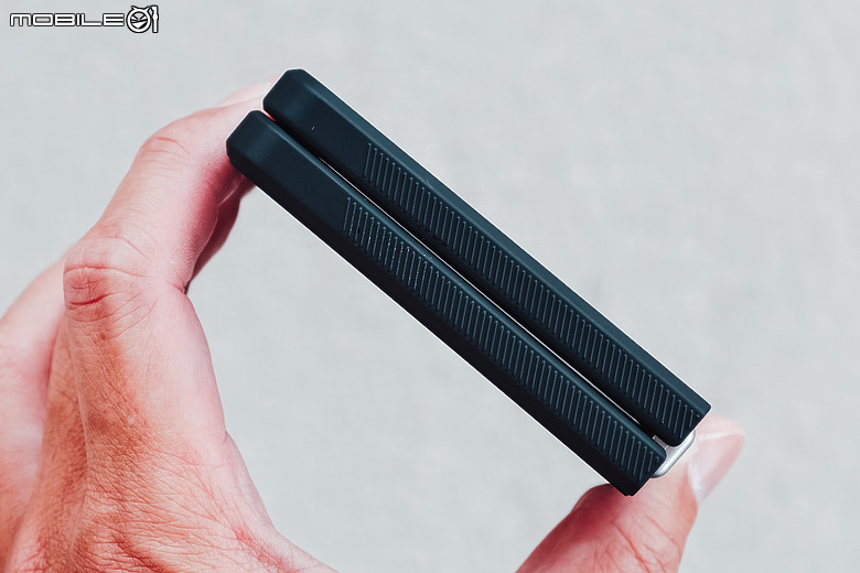 UAG x 三星 Z Fold8 / Fold8 Ultra / Flip8 保護殼｜內建磁吸 360° 支架、軍規輕薄之選！