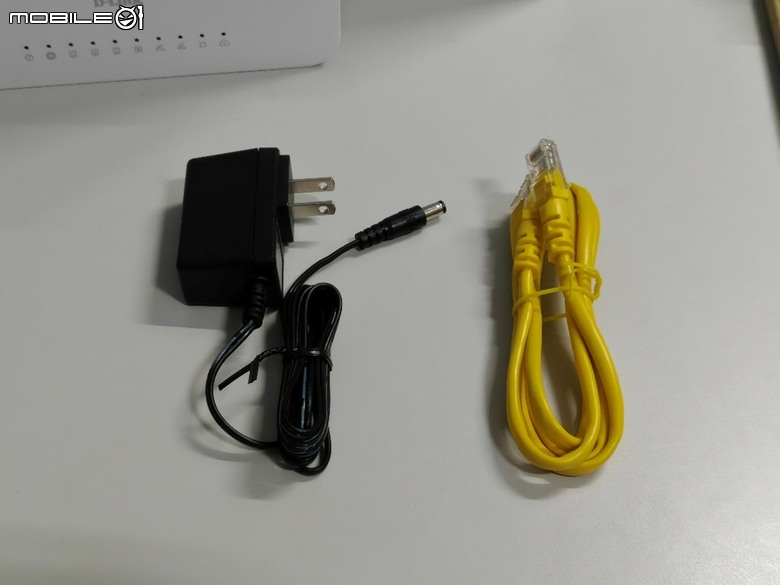 D-Link C36 無線路由器開箱 | 簡單安裝、配件介紹與 100M 光世代測速