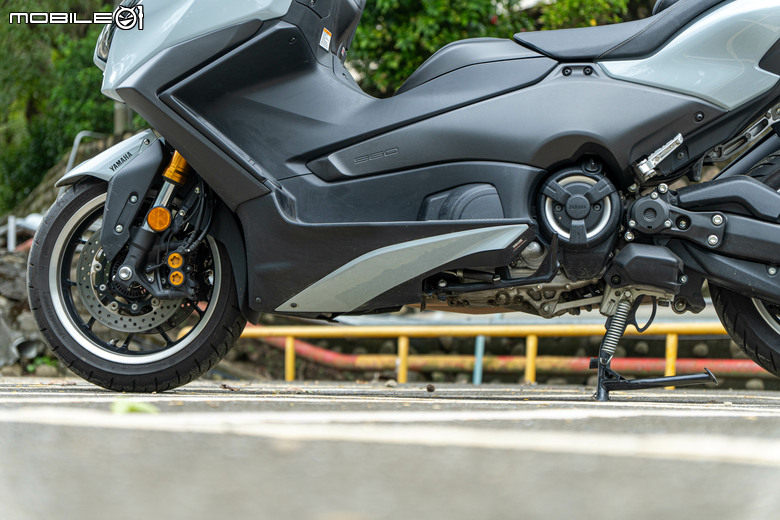 YAMAHA TMAX 560 TECH MAX 試駕｜羊皇無須多言，無可取代的王者