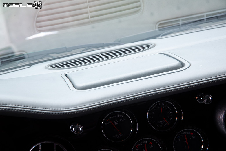 老派機械與電氣化時代的相遇｜Bentley Arnage T與Flying Spur Hybrid