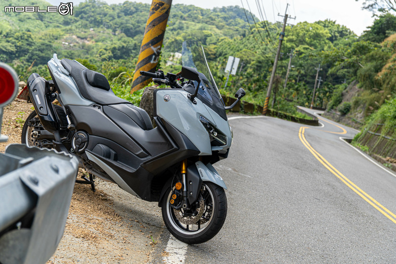 YAMAHA TMAX 560 TECH MAX 試駕｜羊皇無須多言，無可取代的王者