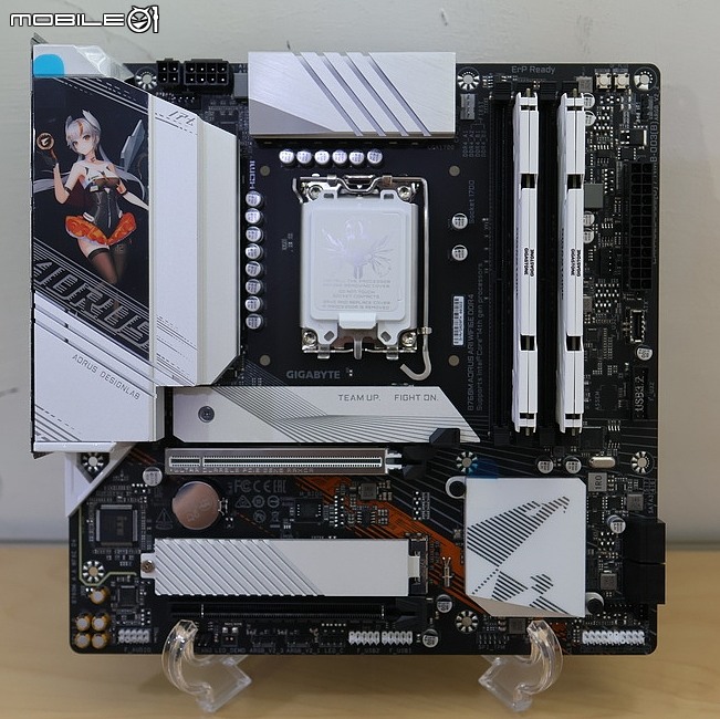點我看大圖 雕妹帶著 D4 繼續戰 B760M AORUS ARI WIFI6E DDR4
