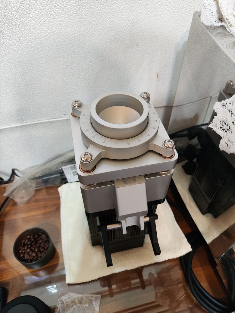 [開箱] MOKA 98 Ultra 丁U 98mm大刀盤磨豆機開箱 2999交個朋友