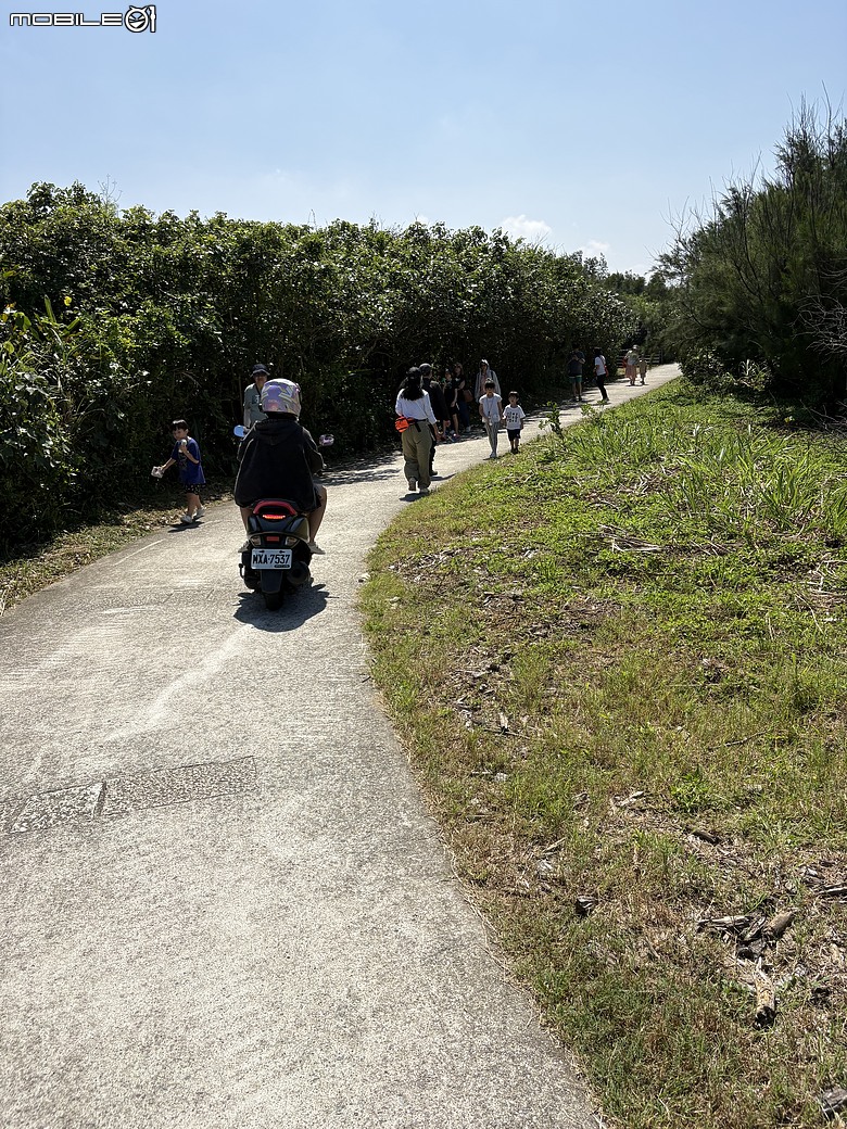 【北海岸親子踏青】走到台灣最北端上了一堂戶外課｜富貴角公園、老梅迷宮、綠石槽與富貴角燈塔