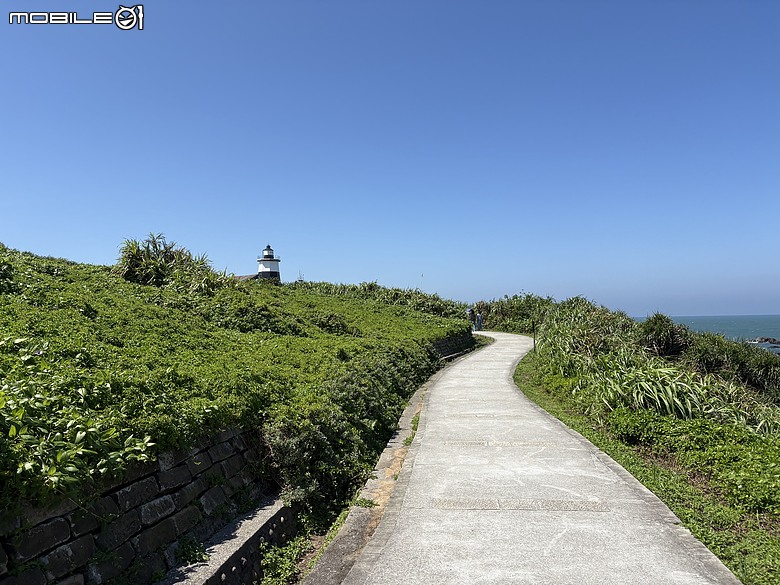 【北海岸親子踏青】走到台灣最北端上了一堂戶外課｜富貴角公園、老梅迷宮、綠石槽與富貴角燈塔