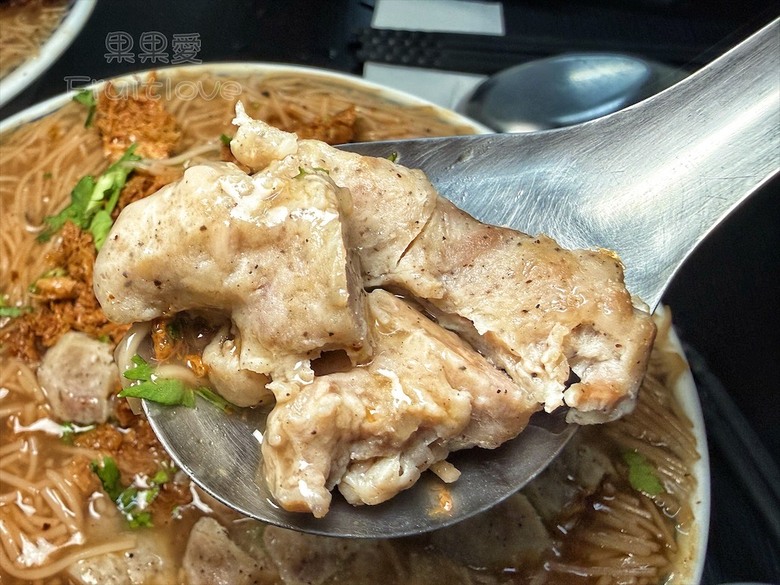 在地30年三代傳承麵線老店!必吃招牌蛋酥大腸、肉羹麵線,寵物友善