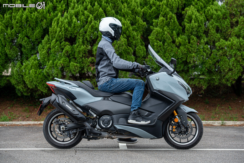 YAMAHA TMAX 560 TECH MAX 試駕｜羊皇無須多言，無可取代的王者