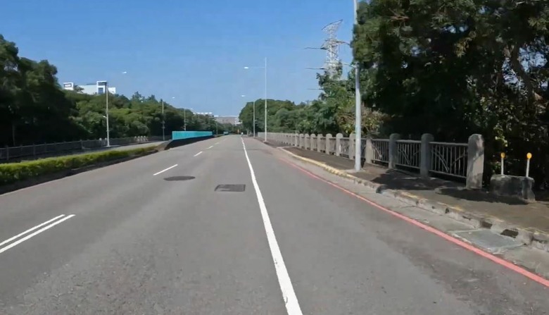 騎車去尋找神話!解鎖台灣限定的帕德納神殿與摩艾頭像