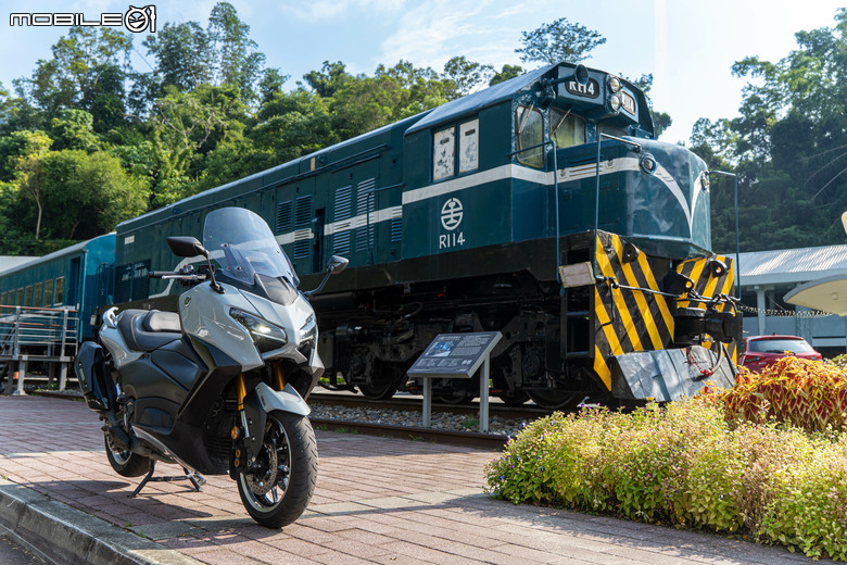 YAMAHA TMAX 560 TECH MAX 試駕｜羊皇無須多言，無可取代的王者