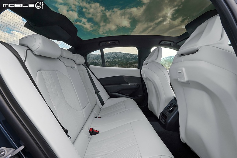 【海外新訊】BMW第八代3系列正式登場，底盤架構不變，但科技功能與內外觀完全看齊i3！