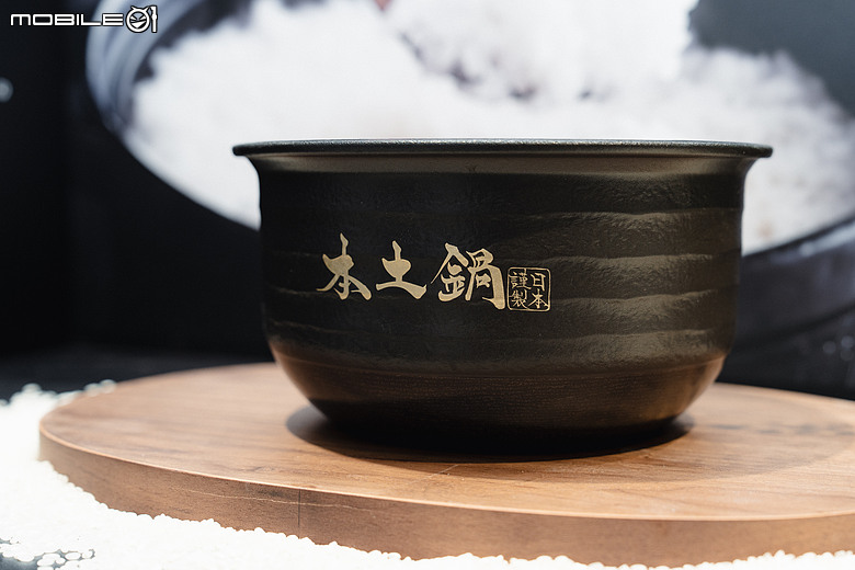 虎牌TIGER「土鍋泡火炊」旗艦電子鍋在台上市｜把日本料亭土鍋飯搬回家！