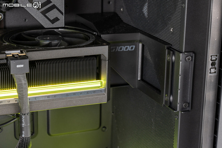 ROG G1000 電競桌機開箱 以獨特 AniMe Holo 投影燈效搭配優秀散熱設計的旗艦 PC