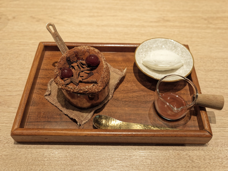台北美食｜王品阪前鐵板燒：阪前御品套餐(A5黑樺牛老饕)（OM SYSTEM OM-3 + 17mm F1.2 實拍）