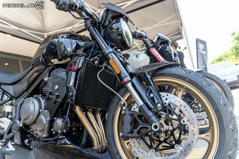 點我看大圖 Triumph Trident 800 試駕|西裝暴徒展新貌,三缸魅力任逍遙