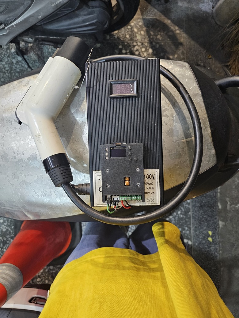 iE125 充電器過熱燒掉、快充站又太少?原廠充電器改裝與 TES 快充控制板