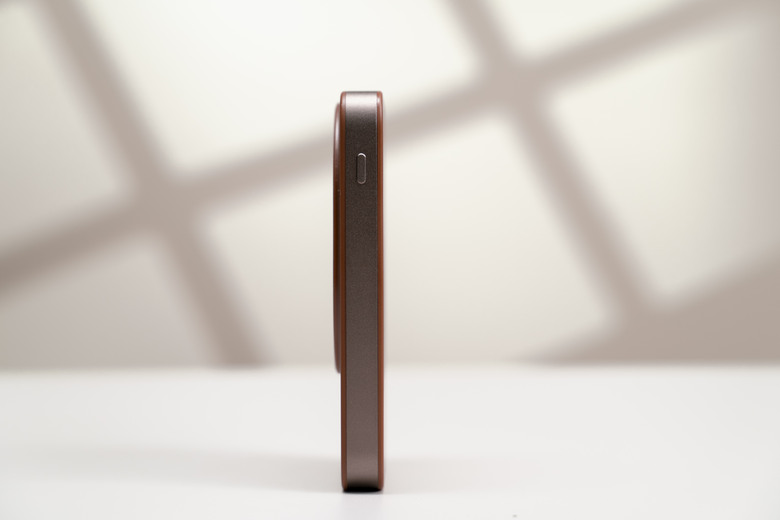【開箱測試】Moshi IonGo 5K M 磁吸無線充電行動電源┇外型獨特┇功能差強人意