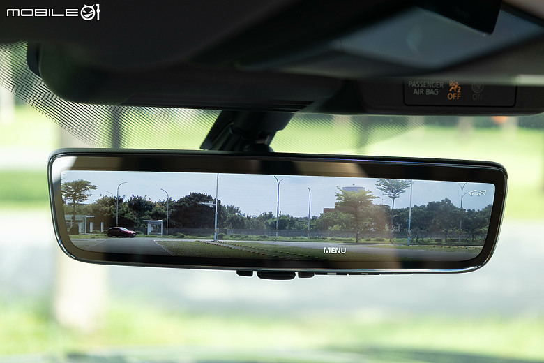 Mitsubishi 第四代小改款 Outlander 試駕｜四驅、5+2人座通通有，頂規直接給你大滿配！