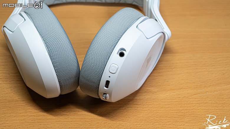 點我看大圖 【開箱】入門Dolby Atmos三模無線耳機 | CORSAIR HS35 v3 WIRELESS WHITE