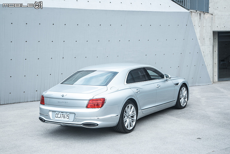 老派機械與電氣化時代的相遇｜Bentley Arnage T與Flying Spur Hybrid