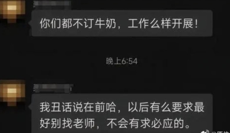 點我看大圖 訂奶生坐著喝奶, 沒訂的站著喝水, 武漢江夏區教育局謊稱後者是剛好在拿水🤥