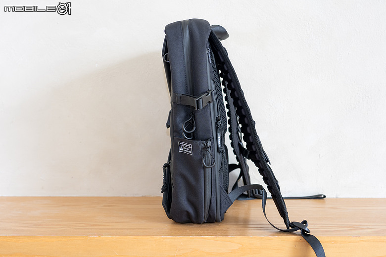 電競信仰×低調機能！ROG Archer Messenger 14 / Backpack 16 開箱