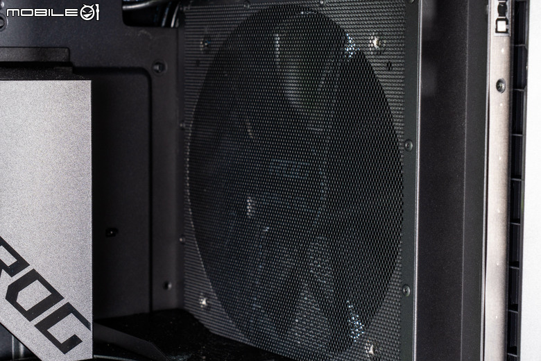 ROG G1000 電競桌機開箱 以獨特 AniMe Holo 投影燈效搭配優秀散熱設計的旗艦 PC