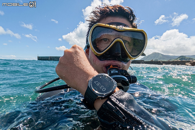 Samsung Galaxy Watch Ultra 2 極限評測|質感百搭、續航翻倍,征服山海的全能旗艦!