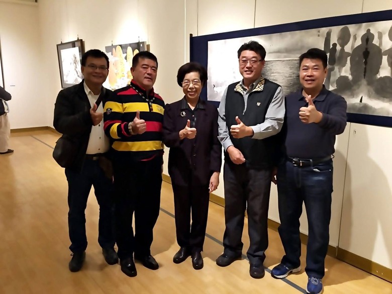 那幾年不是在展場，就是在去展場的路上。😂