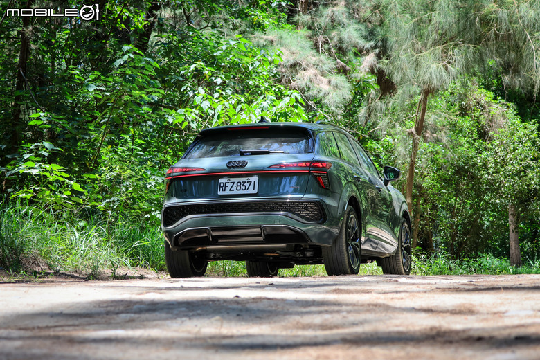 Audi Q3 SUV TFSI 150kW quattro S line 運動版試駕|兼具科技質感與駕馭樂趣的均衡之選!