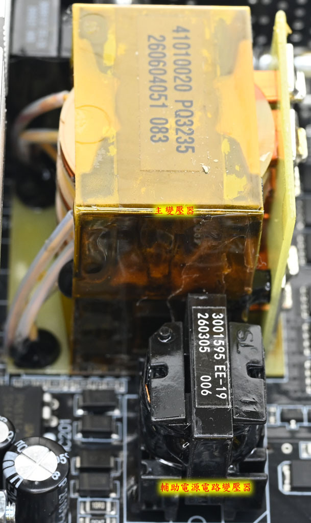 點我看大圖 Thermaltake DOCKPOWER FI 1200W金牌全模組電源開箱