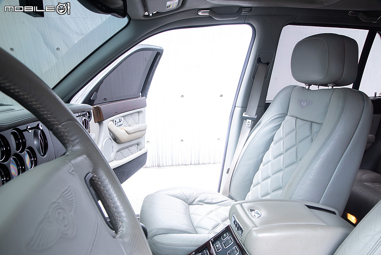 老派機械與電氣化時代的相遇｜Bentley Arnage T與Flying Spur Hybrid