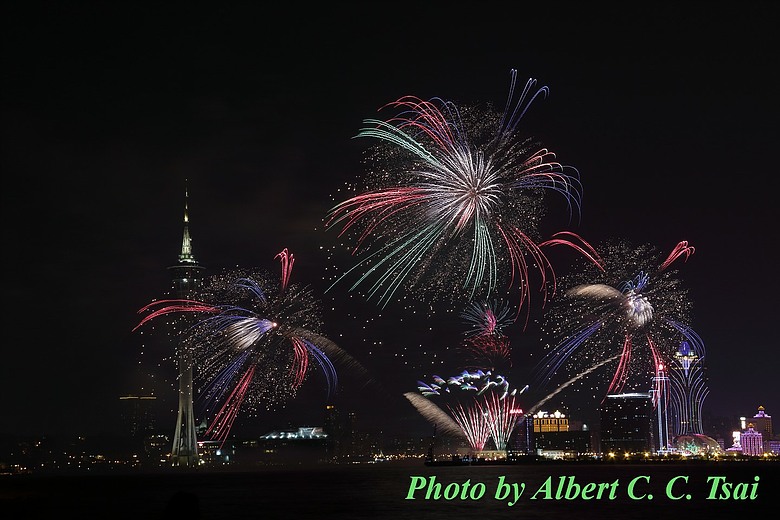 【夜空詩篇】璀璨盛放的濠江煙花：2015澳門國際煙花節台灣隊奪冠視覺饗宴