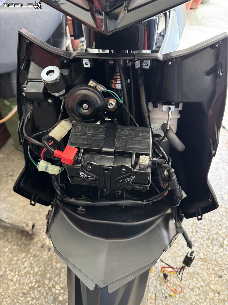 Mio M801機車行車紀錄器 微開箱 (補上安裝位置及白天&夜間測試影片)
