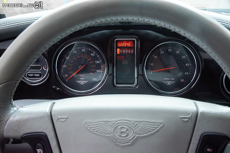 老派機械與電氣化時代的相遇｜Bentley Arnage T與Flying Spur Hybrid