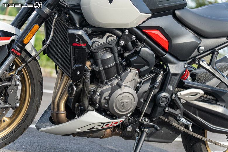點我看大圖 Triumph Trident 800 試駕|西裝暴徒展新貌,三缸魅力任逍遙