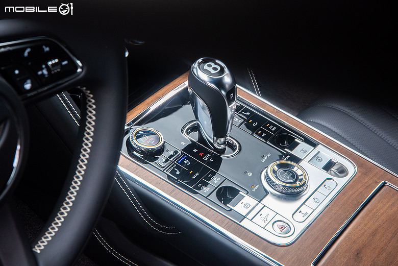 老派機械與電氣化時代的相遇｜Bentley Arnage T與Flying Spur Hybrid