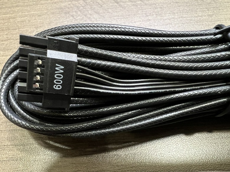 點我看大圖 Epontec MARS 1000W電源 與 Montech TG3玻璃海景機殼開箱