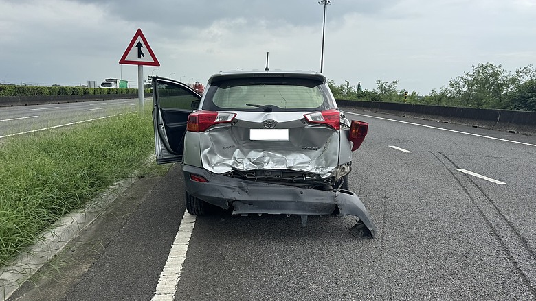 2014年4代RAV4被後車追撞維修請益