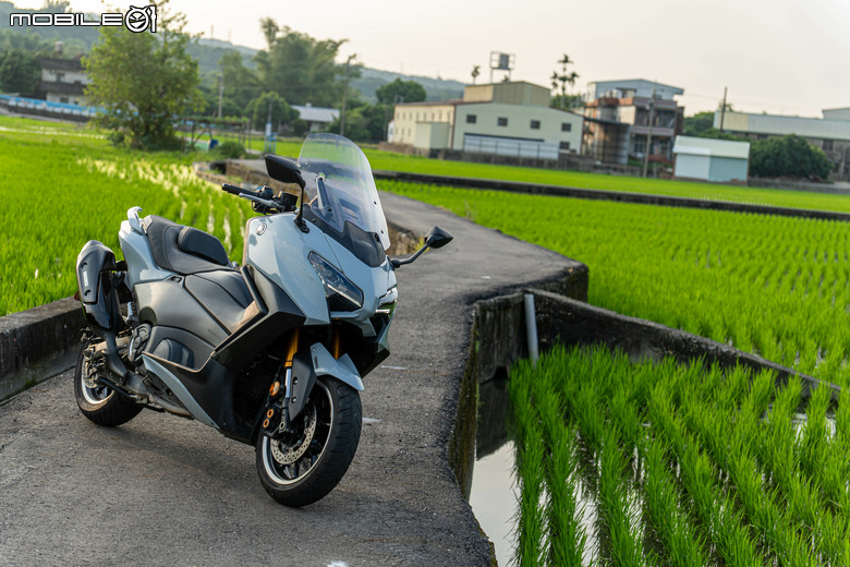 YAMAHA TMAX 560 TECH MAX 試駕｜羊皇無須多言，無可取代的王者