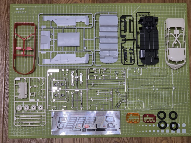 【模型樣品製作】TAMIYA NEW 1/24 Volkswagen Type2 (T1)