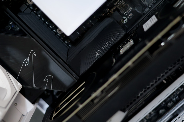 技嘉40周年限定紀念! X870 AORUS INFINITY與AORUS RTX 5070 INFINITY 12G開箱