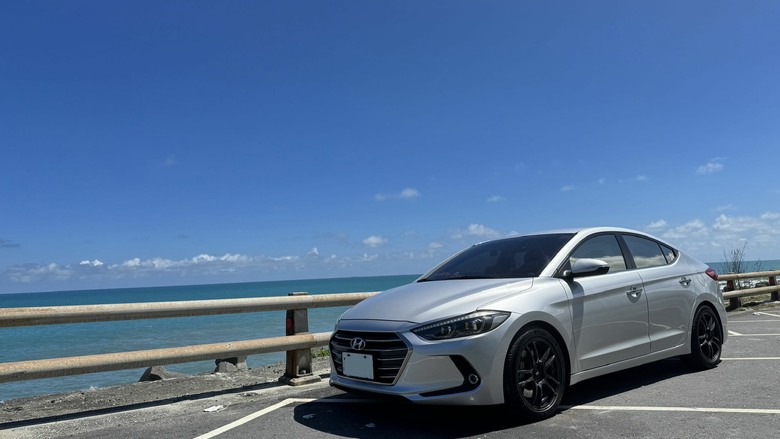 Hyundai Elantra 關箱文