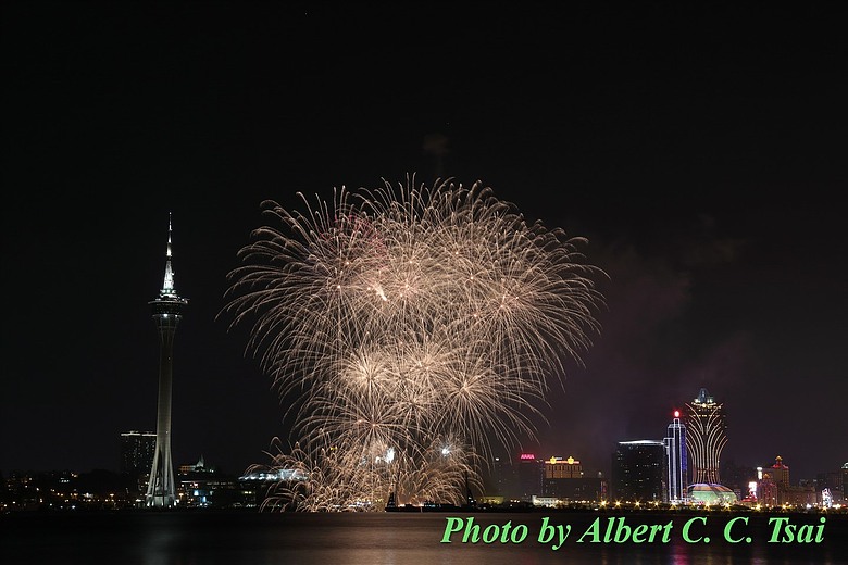 【夜空詩篇】璀璨盛放的濠江煙花：2015澳門國際煙花節台灣隊奪冠視覺饗宴