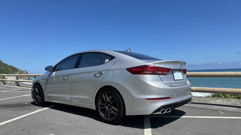 Hyundai Elantra 關箱文