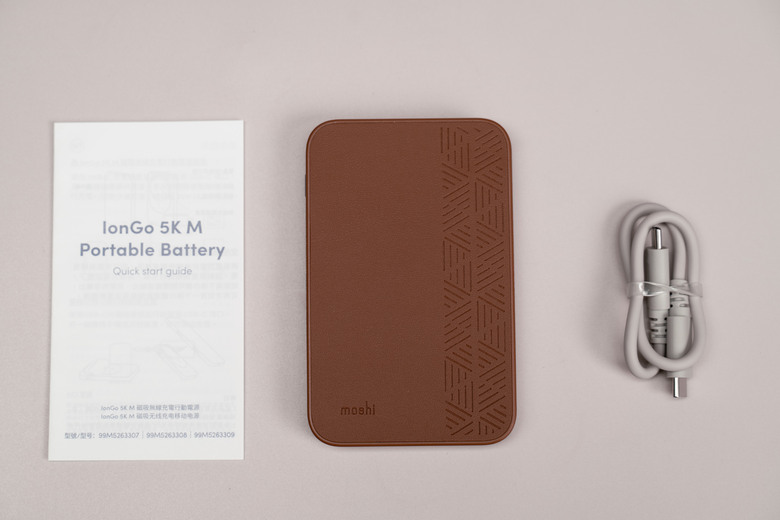 【開箱測試】Moshi IonGo 5K M 磁吸無線充電行動電源┇外型獨特┇功能差強人意